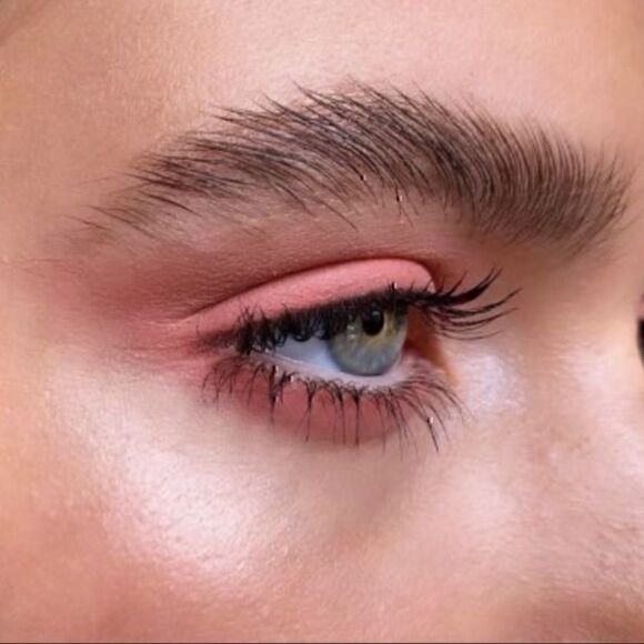 New! Iconic London Sunrise to Sunset Eyeshadow Palette - Picture 5 of 8